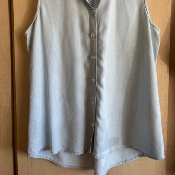 Chico's Sleeveless Blue Blouse Top Shirt Women's Size 2 Button Front and Back - Picture 2 of 9
